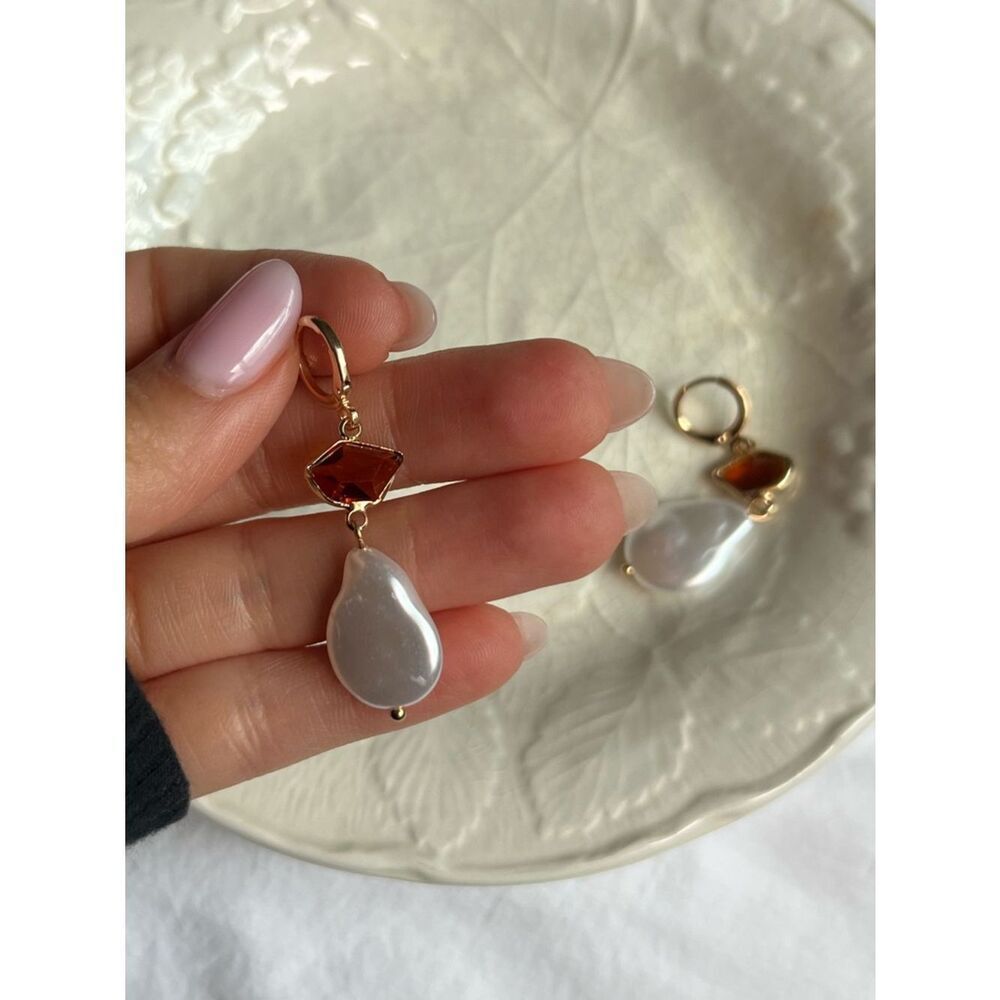 Gold Pearl Drop hoop with brown detail R379
